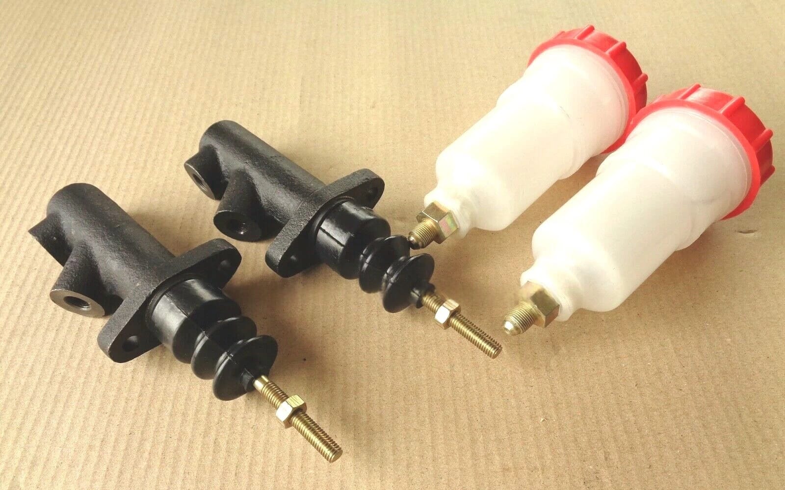 JCB BACKHOE- BRAKE MASTER CYLINDER WITH RESERVOIR 2 SETS (15/106100 & 121/34400)