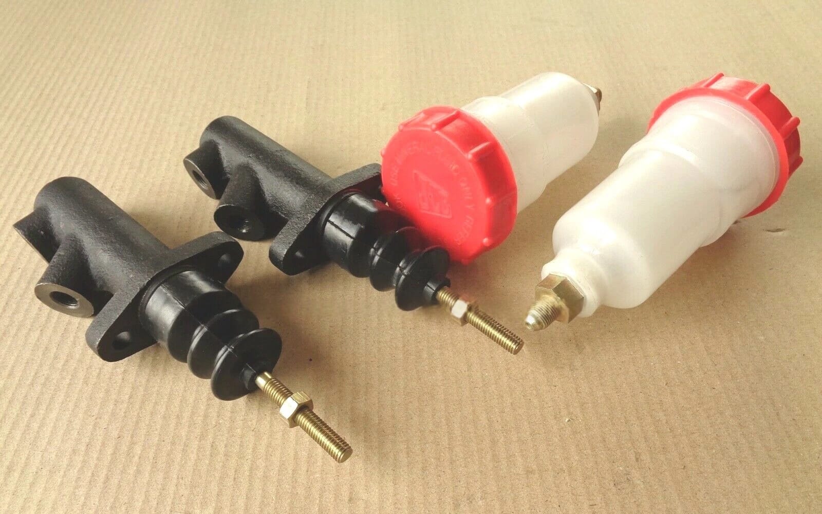 JCB BACKHOE- BRAKE MASTER CYLINDER WITH RESERVOIR 2 SETS (15/106100 & 121/34400)