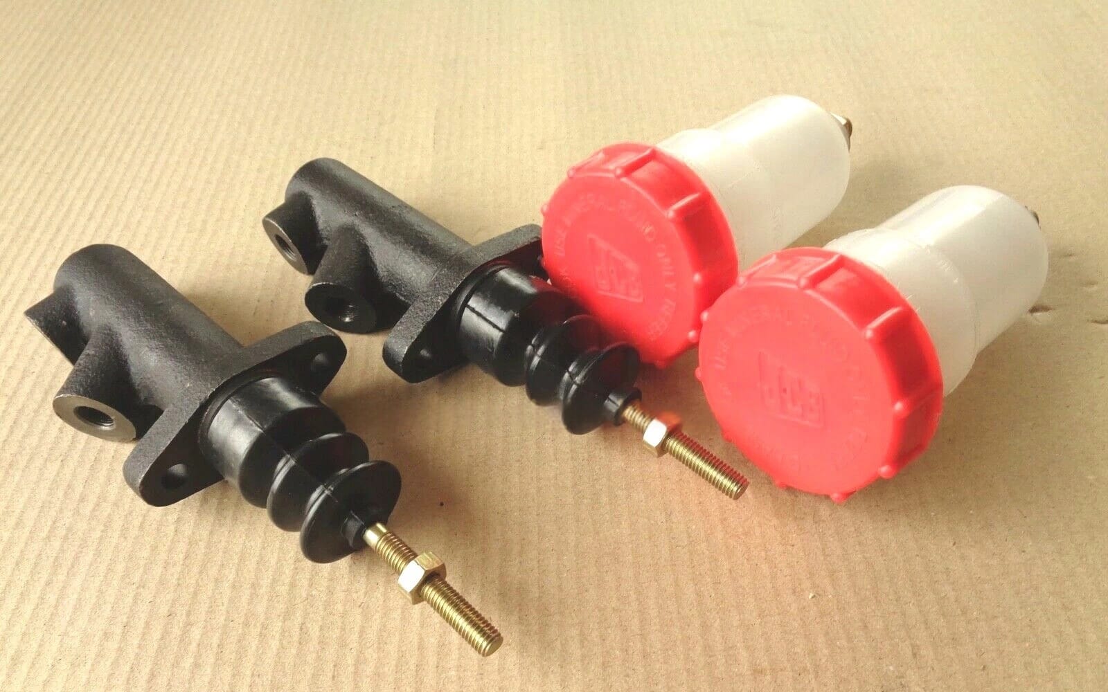 JCB BACKHOE- BRAKE MASTER CYLINDER WITH RESERVOIR 2 SETS (15/106100 & 121/34400) spare part