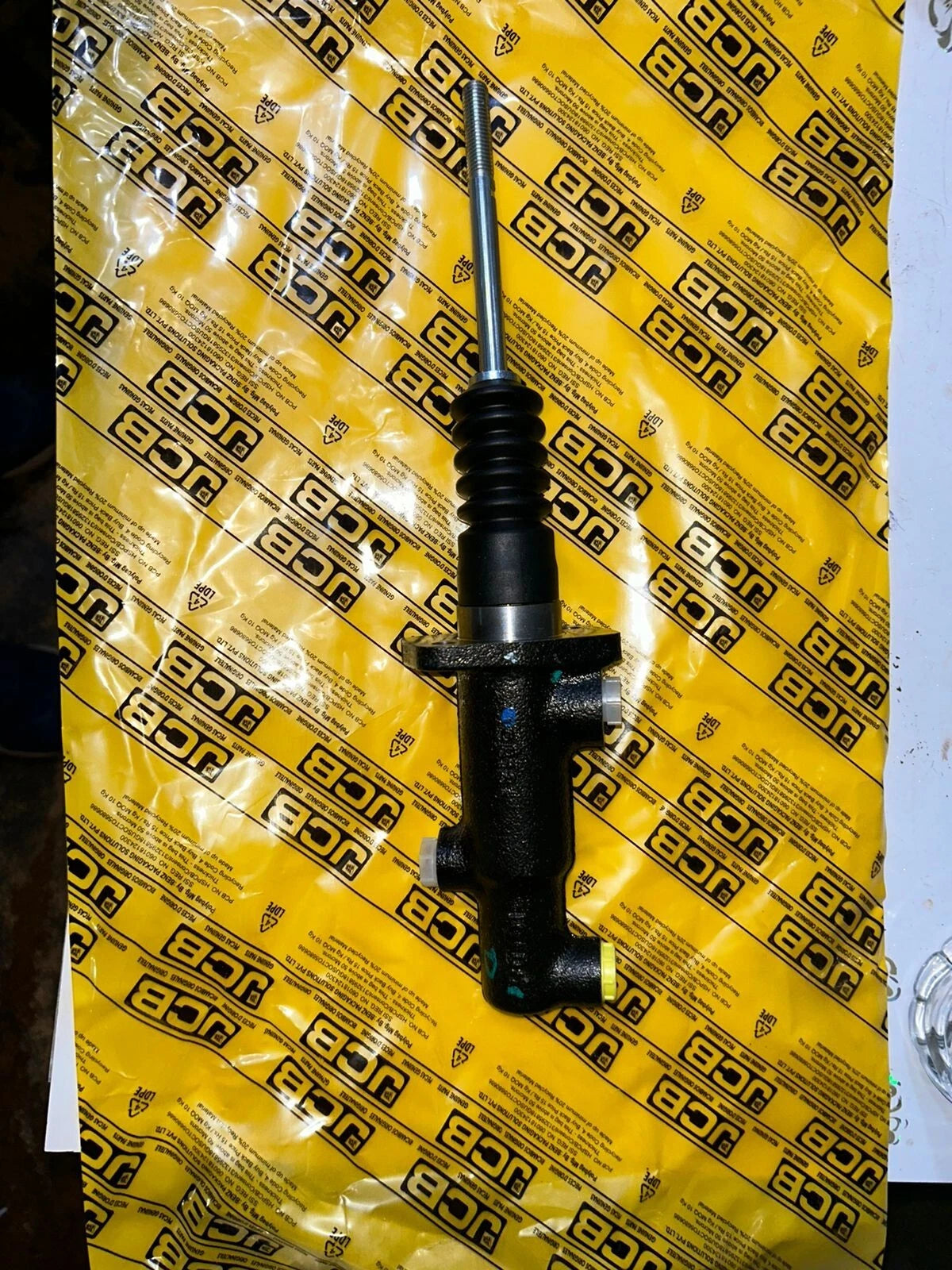 JCB BACKHOE - GENUINE JCB BRAKE MASTER CYLINDER (PART NO. 333/Y4500)