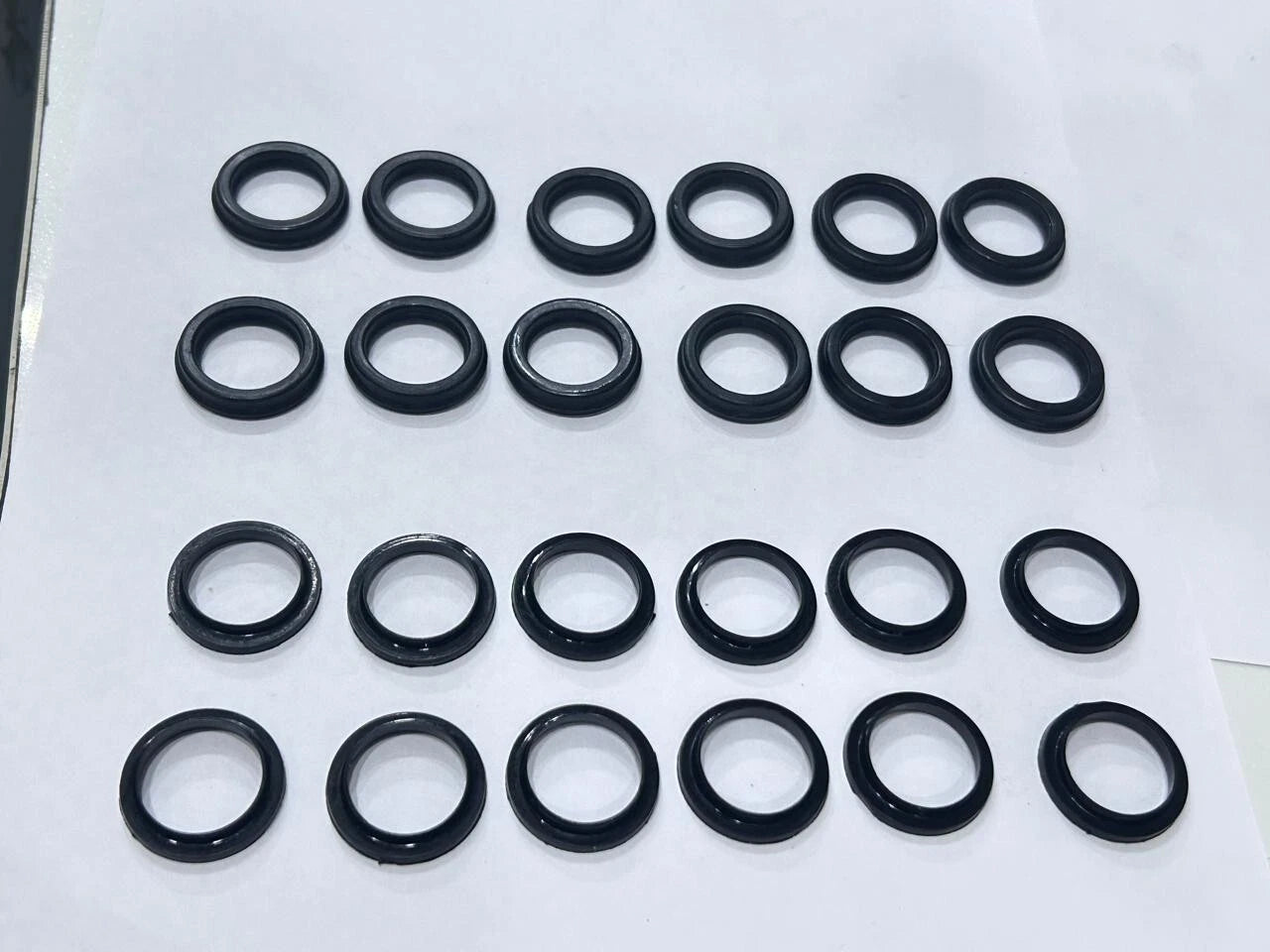 JCB BACKHOE - Control Valve Kit Spool & Wiper Seals 24 Pcs Part No.25/975703 25/975704