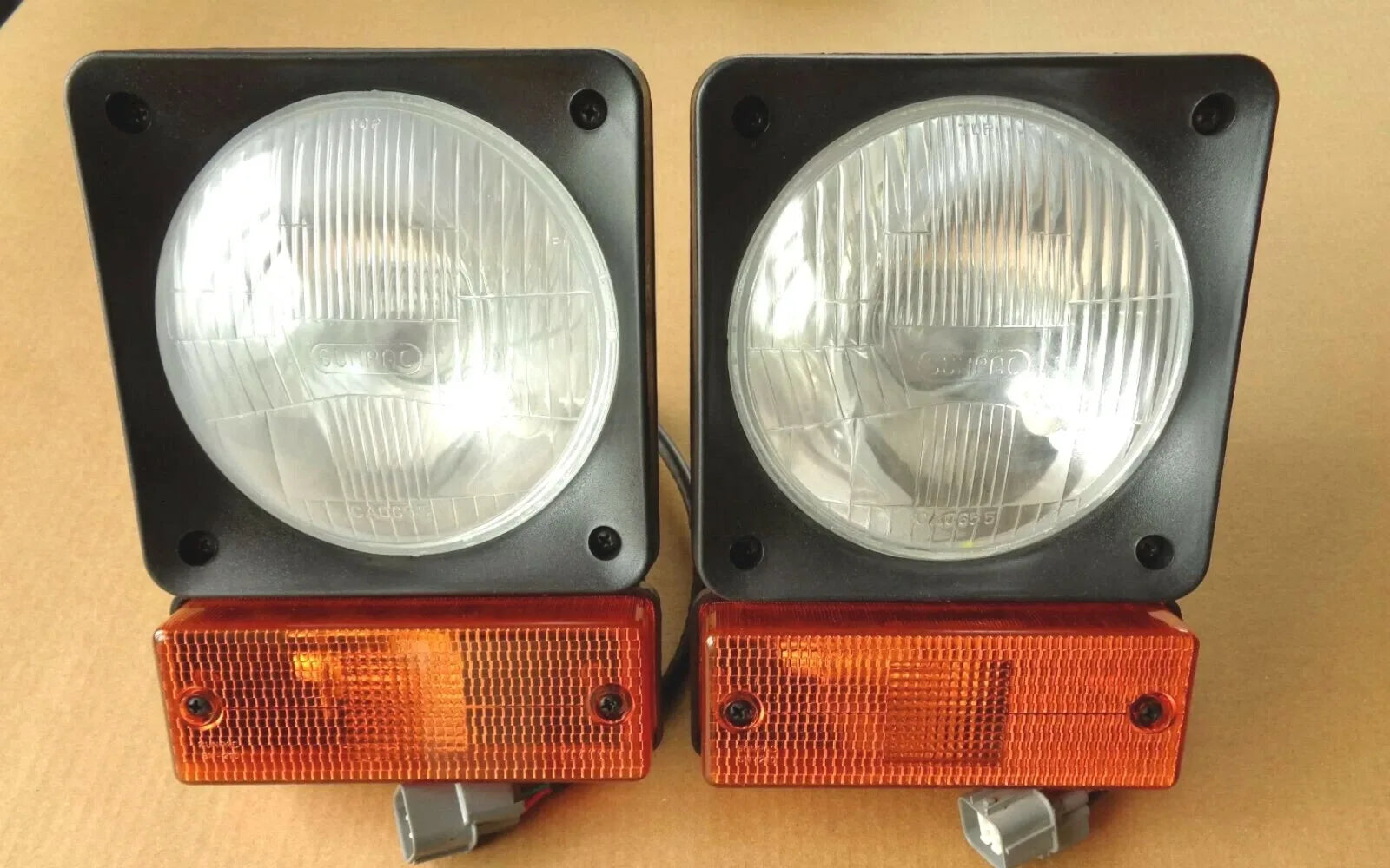 JCB BACKHOE - HEADLAMP ASSEMBLY, SET OF 2 PCS. (PART NO 700/21100 262/68200) spare part
